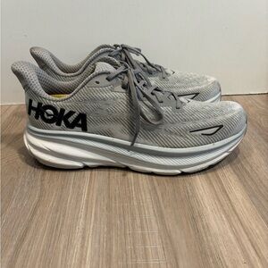 Hoka One One Clifton 9 Mens Size 11 D  Gray Black White Running Shoes Sneakers